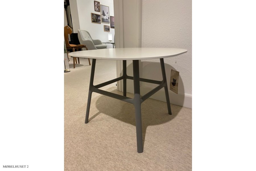 Minuscule Tisch | Ausstellungsmodell