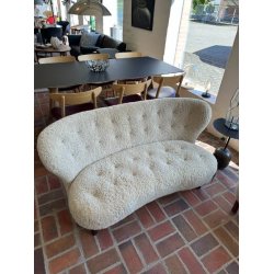 Little Petra 2-Sitzer Sofa mit Moonlight Lammfell | Ausstellungsmodell