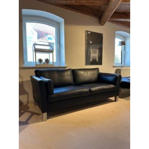 Mogens Hansen  2,5 pers. sofa model 982 med sort Premium l�der | Udstillingsmodel