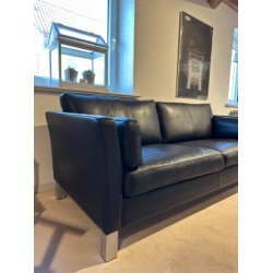 Mogens Hansen  2,5 pers. sofa model 982 med sort Premium l�der | Udstillingsmodel