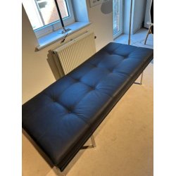 Nielaus AV57 daybed sort Rancho l�der og b�rstet st�l | Udstillingsmodel