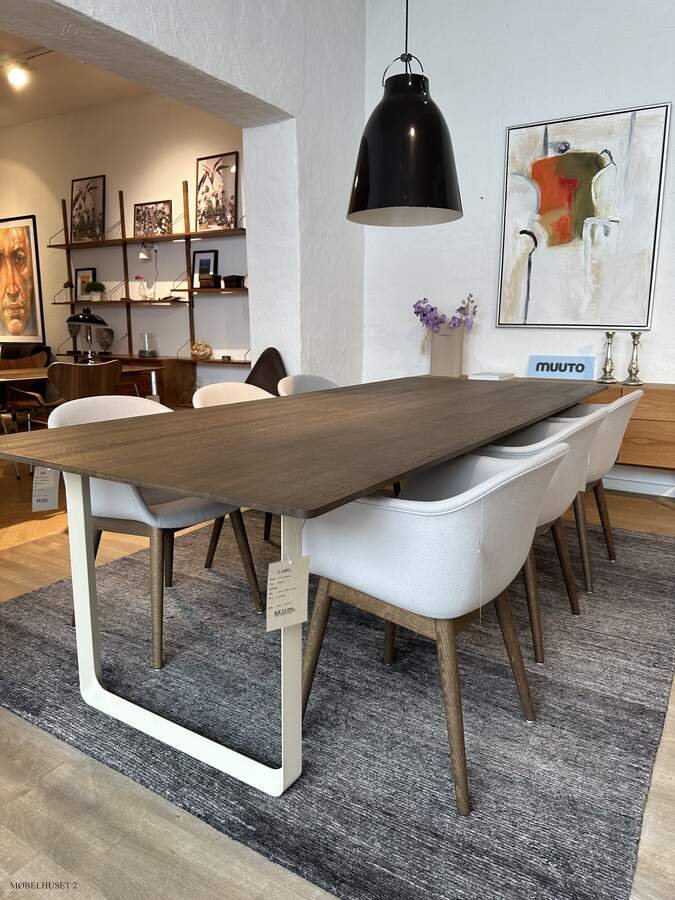 Muuto 70/70 Spisebord med 6 Fiber stole | Udstillingsmodel