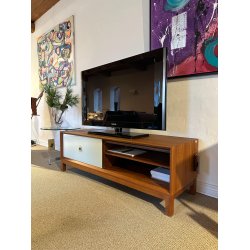 Naver Collection TV-Board Modell AK1610 in Nussbaum | Ausstellungsmodell