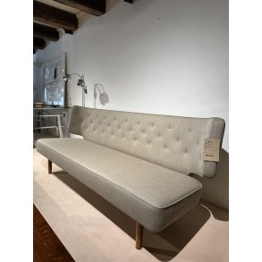 Radiohus Sofa P3 | Designer: Vilhelm Lauritzen | Ausstellungsmodell