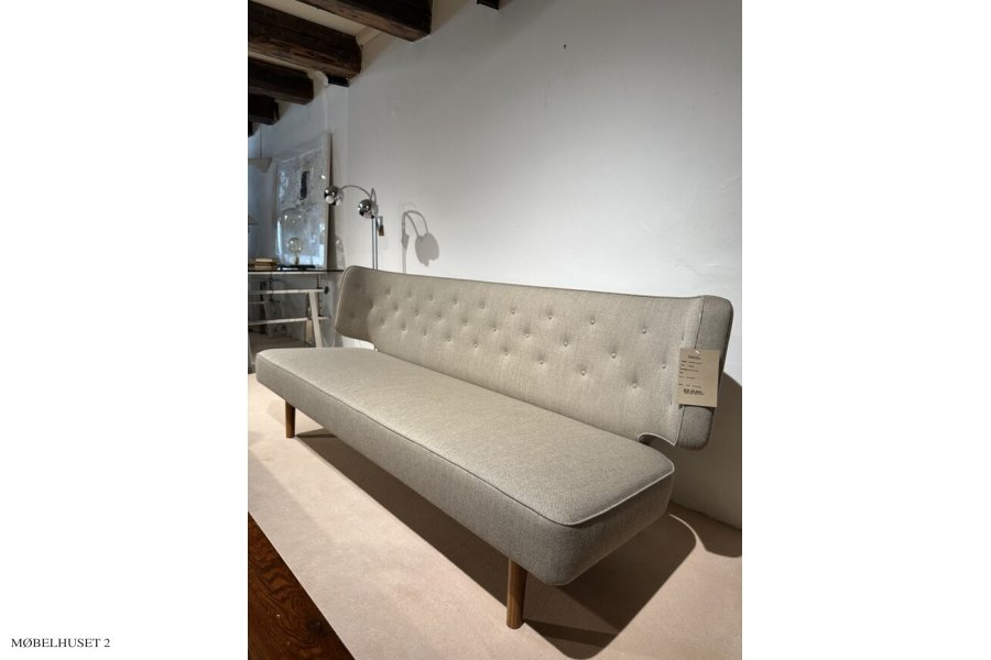 Radiohus Sofa P3 | Designer: Vilhelm Lauritzen | Ausstellungsmodell