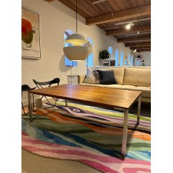 Trekanten Couchtisch AH2000-44 in Nussbaum ge�lt / Stahl | Ausstellungsmodell