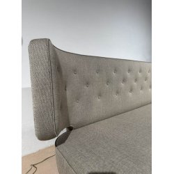 Radiohus Sofa P3 | Designer: Vilhelm Lauritzen | Ausstellungsmodell