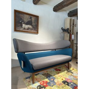 Finn Juhl | Baker sofa | Nussbaum gelt - Vidar Stoff | Ausstellungsmodell