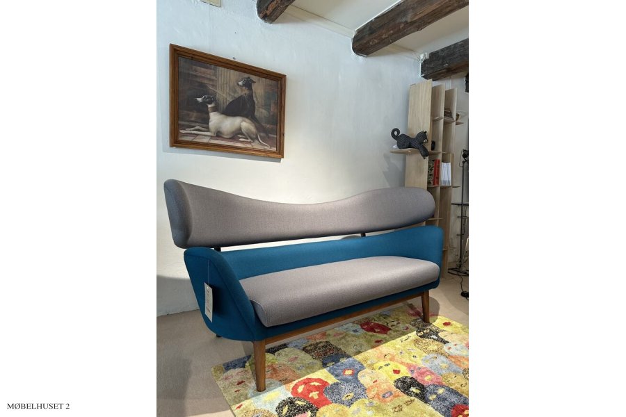 Finn Juhl | Baker sofa | Nussbaum gelt - Vidar Stoff | Ausstellungsmodell