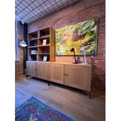 Regalkombination FK63 in Eiche gelt mit schwarz lackiertem Metallgestell | Ausstellungsmodell