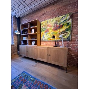 Regalkombination FK63 in Eiche gelt mit schwarz lackiertem Metallgestell | Ausstellungsmodell