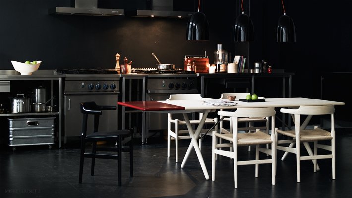 Hans J. Wegner pp 85/160 krydsbensbord i eg s�be