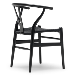 Sort Y-stol i eg med sort flet | CH24 | Designet af J. Wegner