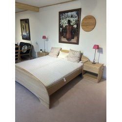 Dyrlund Bett und Nachttische