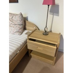 Dyrlund Bett und Nachttische