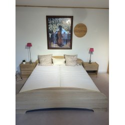 Dyrlund Bett und Nachttische