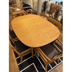 Rungstedlund Esszimmer | Tisch + 2 Mdf Platten + 4 Sthle  + 2 Armsthle | Ausstellungsmodell